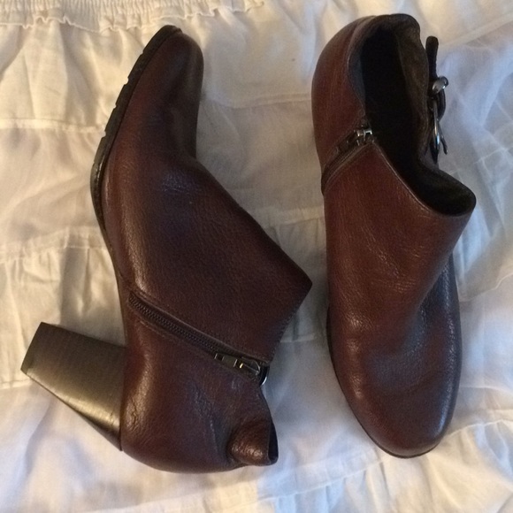 Clarks ankle boots sz 9-1/2 brown - Picture 2 of 5